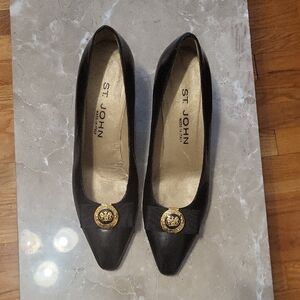 St. John Black Heels Classic Design
